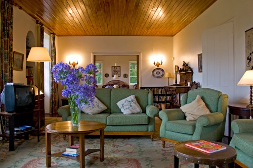 imgi 3 house sittingroom1